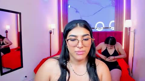 Snapshot of afroditaandsoffi chatting on 5, 3, 2025 Afrodita Chery y Hermione online show from 5, 3, 2025