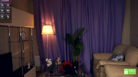 Snapshot of aftonbunkers chatting on 24, 12, 2024 Lana 1800 - 0330 UTC Mia 0700- 1630 UTC online show from 24, 12, 2024