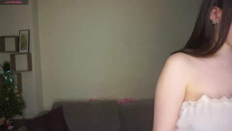 Lana  1800 - 0330 UTC   Mia 0700- 1630 UTC online show from 15, 4, 2026