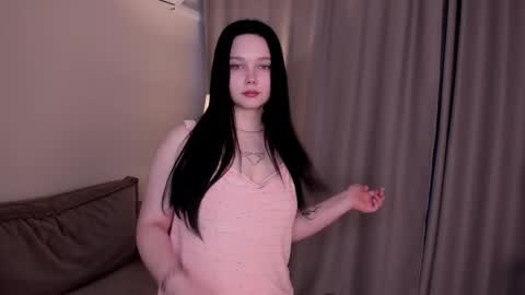 Snapshot of agatabell_ chatting on 19, 12, 2025 Rose online show from 19, 12, 2025