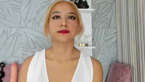 Agatadelphine online show from 6, 10, 2025