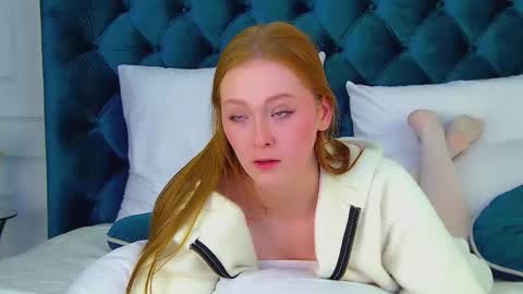 Snapshot of agatafoxley chatting on 28, 9, 2025 AgataFoxley online show from 28, 9, 2025