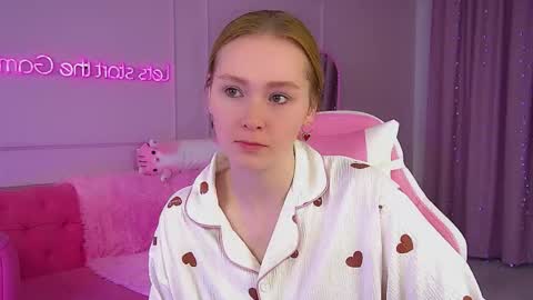 Snapshot of agatafoxley chatting on 6, 10, 2025 AgataFoxley online show from 6, 10, 2025