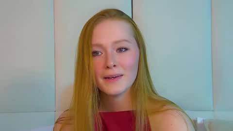 Snapshot of agatafoxley chatting on 17, 10, 2025 AgataFoxley online show from 17, 10, 2025