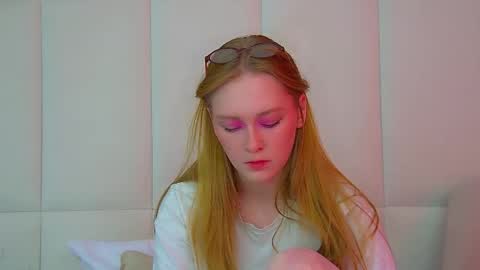 Snapshot of agatafoxley chatting on 30, 11, 2025 AgataFoxley online show from 30, 11, 2025