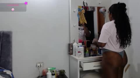 independent model online show from 14, 10, 2025