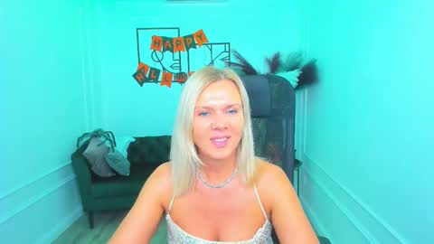 Snapshot of agathaklouin chatting on 26, 10, 2025 Agatha online show from 26, 10, 2025