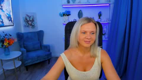 Snapshot of agathaklouin chatting on 8, 11, 2025 Agatha online show from 8, 11, 2025