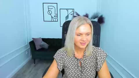 Snapshot of agathaklouin chatting on 9, 11, 2025 Agatha online show from 9, 11, 2025