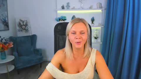 Snapshot of agathaklouin chatting on 23, 11, 2025 Agatha online show from 23, 11, 2025