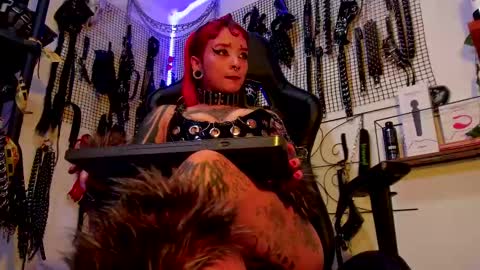 Agatha Fox online show from 13, 2, 2025