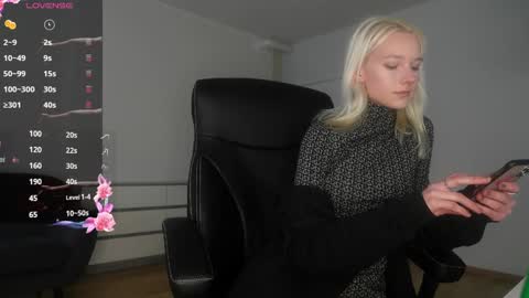 Agelina Lilly Laura online show from 25, 2, 2026