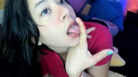 Snapshot of agnes_21 chatting on 8, 11, 2025 ines online show from 8, 11, 2025