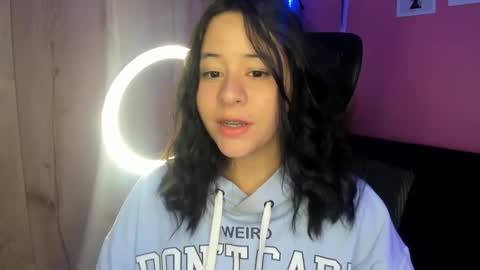 Snapshot of agnes_21 chatting on 15, 11, 2025 ines online show from 15, 11, 2025