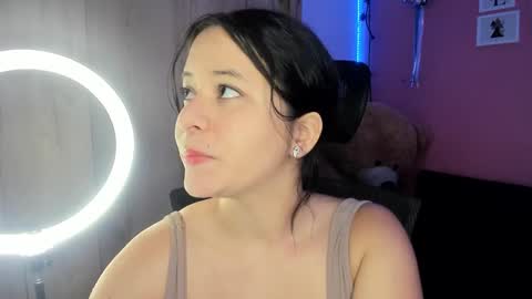 Snapshot of agnes_21 chatting on 16, 11, 2025 ines online show from 16, 11, 2025