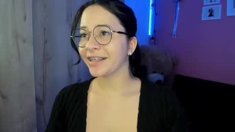 Snapshot of agnes_21 chatting on 18, 11, 2025 ines online show from 18, 11, 2025