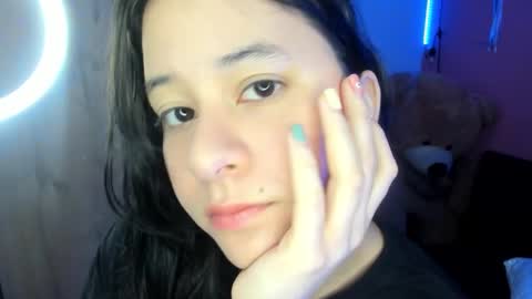 Snapshot of agnes_21 chatting on 19, 11, 2025 ines online show from 19, 11, 2025