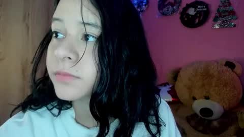 Snapshot of agnes_21 chatting on 14, 12, 2025 ines online show from 14, 12, 2025
