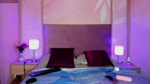 agnesrocuzzo online show from 9, 10, 2025