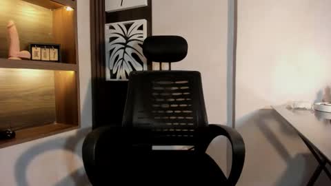 agnesrocuzzo online show from 13, 12, 2025