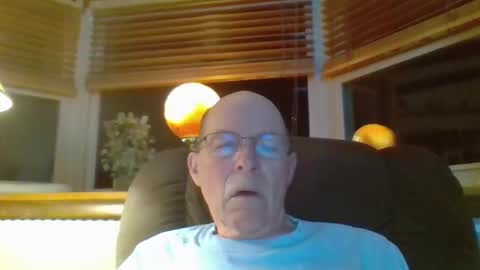 aguynrkfrd online show from 15, 4, 2026