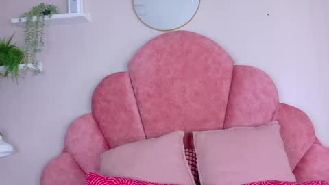 Snapshot of ahslyevans__ chatting on 24, 4, 2026 AHSLY online show from 24, 4, 2026