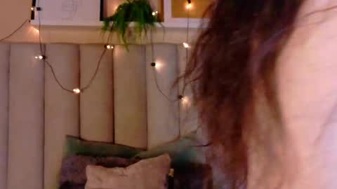 Snapshot of ahslyevans__ chatting on 3, 5, 2026 AHSLY online show from 3, 5, 2026