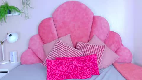 Snapshot of ahslyevans__ chatting on 16, 5, 2026 AHSLY online show from 16, 5, 2026
