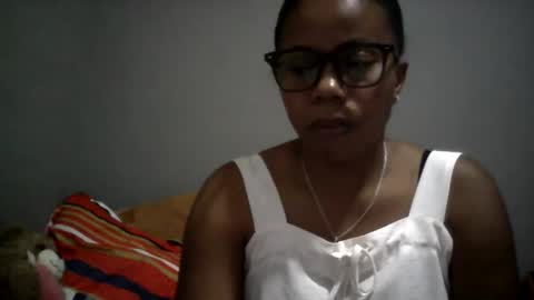 Aicha boobs online show from 19, 4, 2026