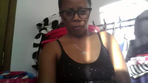 Aicha boobs online show from 17, 5, 2026