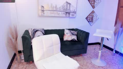 AIDA ADAMS online show from 8, 2, 2025