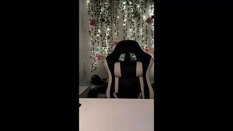 Snapshot of aiden_dwayne chatting on 3, 2, 2026 Aiden online show from 3, 2, 2026