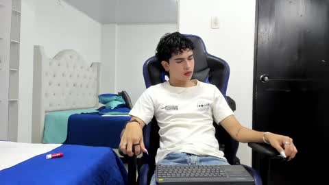 Snapshot of aiiden_15 chatting on 1, 3, 2025 Aiden online show from 1, 3, 2025