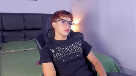 Snapshot of aiiden_15 chatting on 16, 9, 2025 Aiden online show from 16, 9, 2025