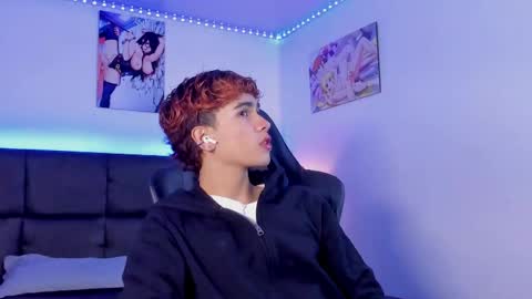 Snapshot of aiiden_15 chatting on 2, 10, 2025 Aiden online show from 2, 10, 2025