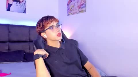 Snapshot of aiiden_15 chatting on 8, 10, 2025 Aiden online show from 8, 10, 2025