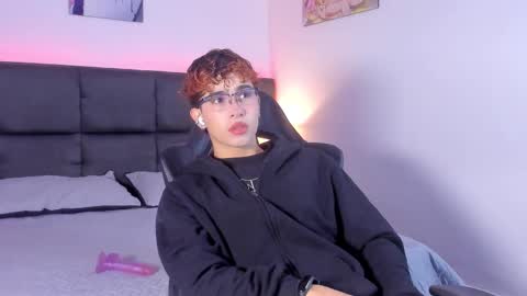 Snapshot of aiiden_15 chatting on 11, 10, 2025 Aiden online show from 11, 10, 2025