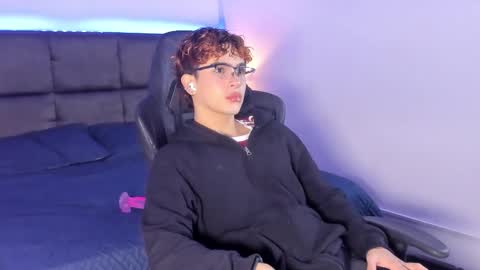 Snapshot of aiiden_15 chatting on 15, 10, 2025 Aiden online show from 15, 10, 2025