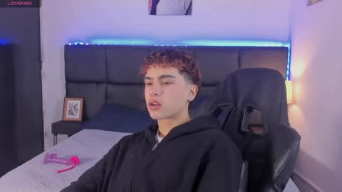 Snapshot of aiiden_15 chatting on 23, 10, 2025 Aiden online show from 23, 10, 2025