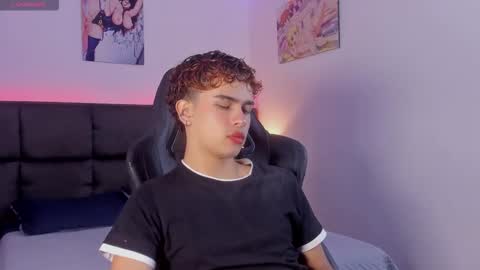 Snapshot of aiiden_15 chatting on 24, 10, 2025 Aiden online show from 24, 10, 2025