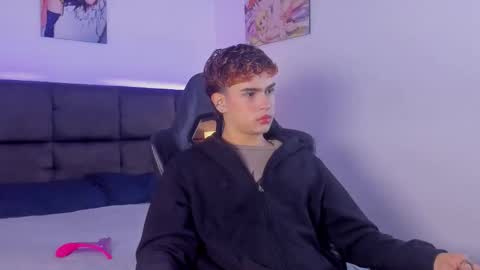 Snapshot of aiiden_15 chatting on 25, 10, 2025 Aiden online show from 25, 10, 2025