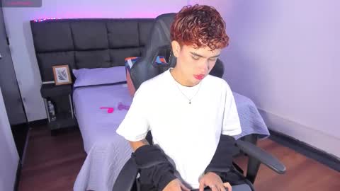 Snapshot of aiiden_15 chatting on 15, 11, 2025 Aiden online show from 15, 11, 2025