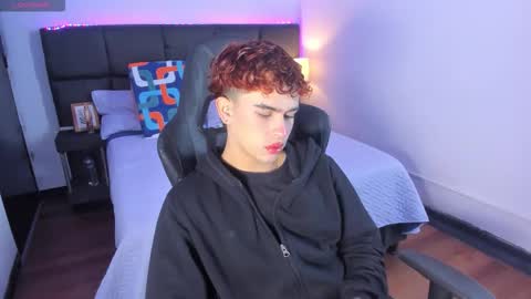 Snapshot of aiiden_15 chatting on 18, 11, 2025 Aiden online show from 18, 11, 2025