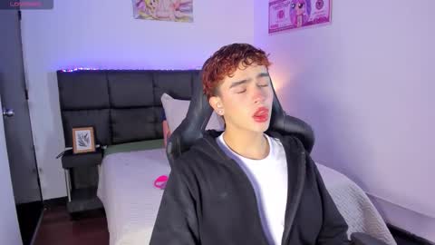 Snapshot of aiiden_15 chatting on 24, 11, 2025 Aiden online show from 24, 11, 2025