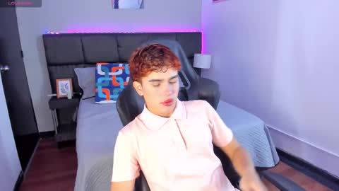 Snapshot of aiiden_15 chatting on 15, 12, 2025 Aiden online show from 15, 12, 2025