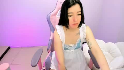 Ailee Hyuga online show from 17, 4, 2026