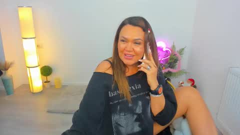 Snapshot of aileen_stone chatting on 30, 11, 2025 Aileen online show from 30, 11, 2025