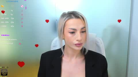 Snapshot of aileen_williams chatting on 25, 11, 2025 Allie online show from 25, 11, 2025