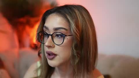 Snapshot of aileenaxa chatting on 19, 4, 2026 Aileen online show from 19, 4, 2026