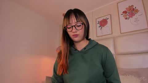 Snapshot of aily_yozuko chatting on 17, 10, 2025 Aily Yozuko online show from 17, 10, 2025